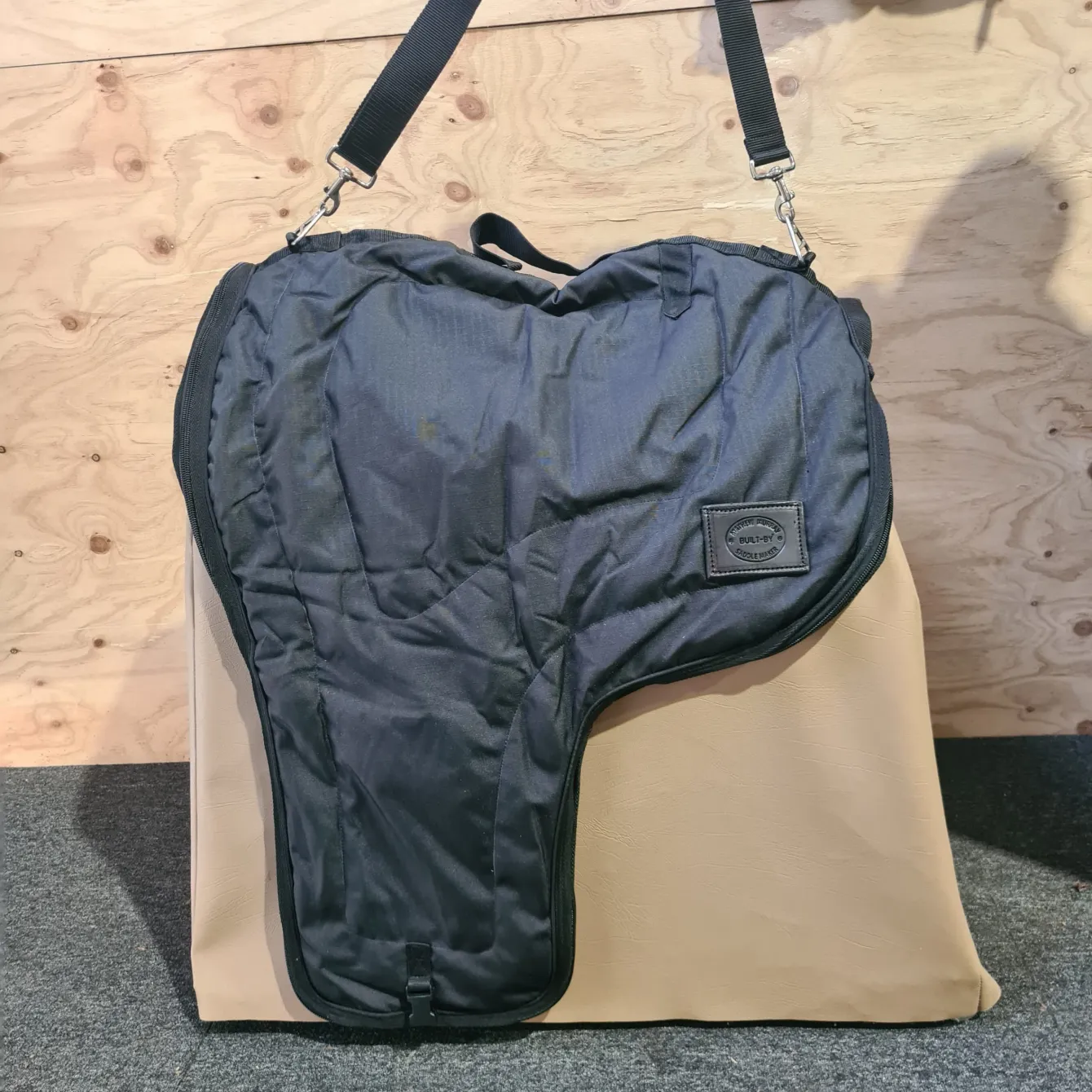 Riverina Saddlery Saddle Carrier - Image 3